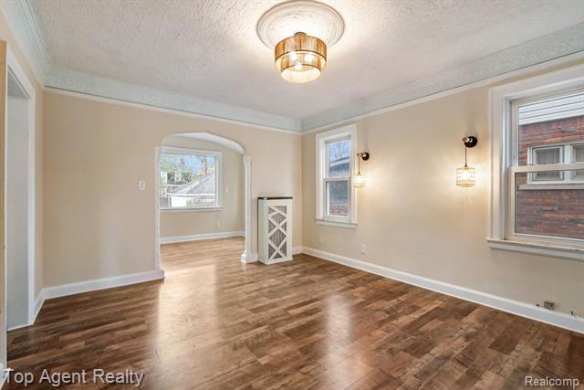 Builiding view twenty for 16565 Roselawn, Detroit, MI. 48221
