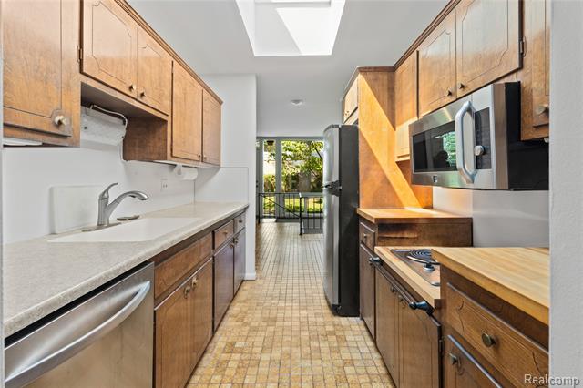 Builiding view eight for 1512 Chateaufort, Detroit, MI. 48207