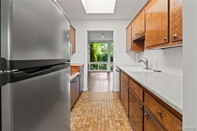 Builiding view nine for 1512 Chateaufort, Detroit, MI. 48207