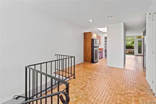 Builiding view six for 1512 Chateaufort, Detroit, MI. 48207