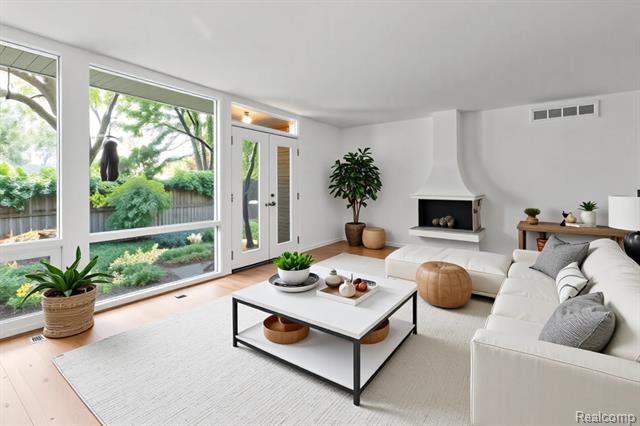 Builiding view three for 1512 Chateaufort, Detroit, MI. 48207