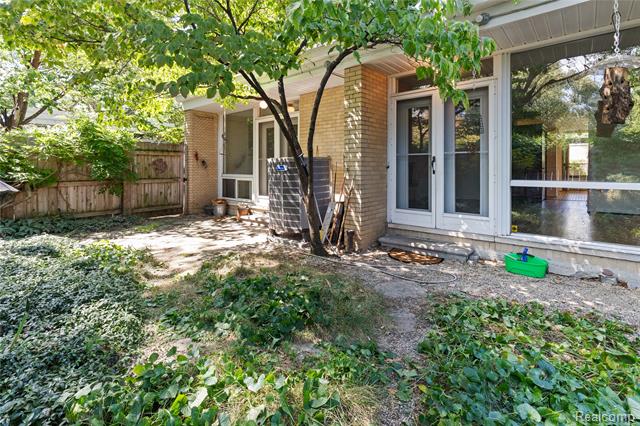 Builiding view twenty for 1512 Chateaufort, Detroit, MI. 48207