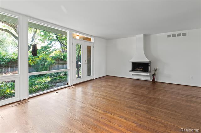 Builiding view two for 1512 Chateaufort, Detroit, MI. 48207