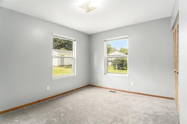 Builiding view eight for 916 Yeomans, Ionia, MI. 48846