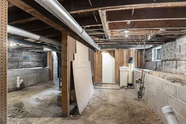 Builiding view eleven for 916 Yeomans, Ionia, MI. 48846