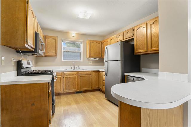 Builiding view four for 916 Yeomans, Ionia, MI. 48846