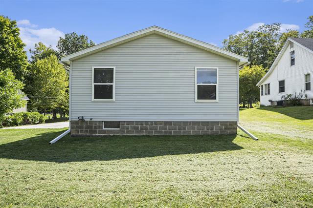 Builiding view fourteen for 916 Yeomans, Ionia, MI. 48846