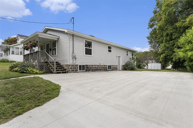 Builiding view one for 916 Yeomans, Ionia, MI. 48846