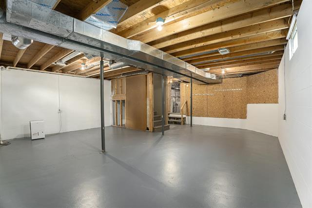 Builiding view ten for 916 Yeomans, Ionia, MI. 48846