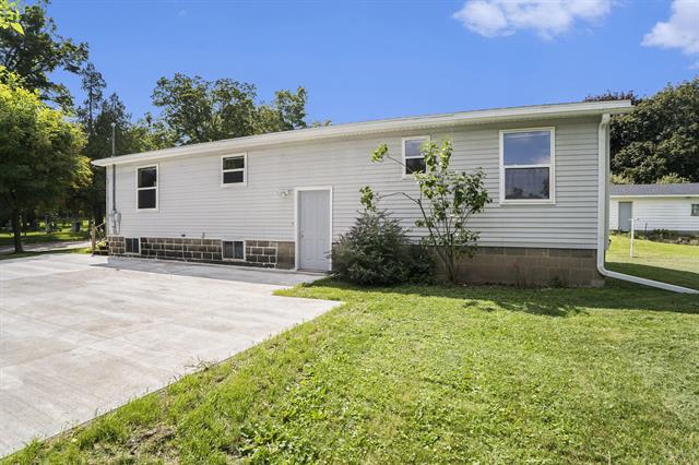 Builiding view thirteen for 916 Yeomans, Ionia, MI. 48846