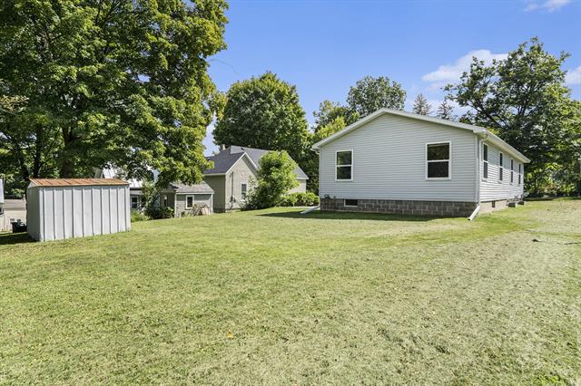 Builiding view twelve for 916 Yeomans, Ionia, MI. 48846