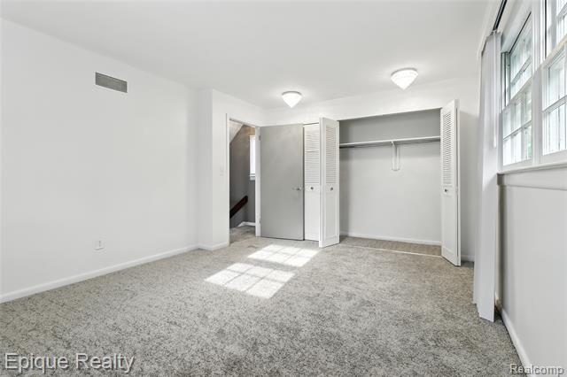 Builiding view eighteen for 414 Oak, Ypsilanti, MI. 48198