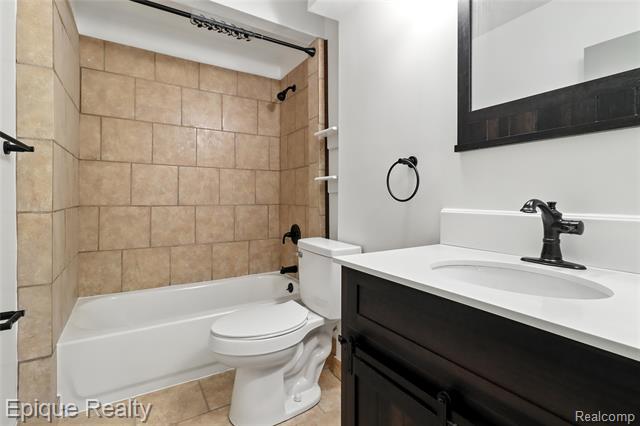 Builiding view six for 414 Oak, Ypsilanti, MI. 48198