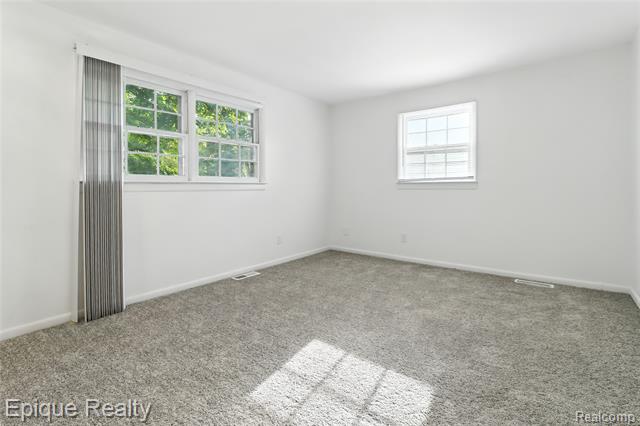 Builiding view sixteen for 414 Oak, Ypsilanti, MI. 48198