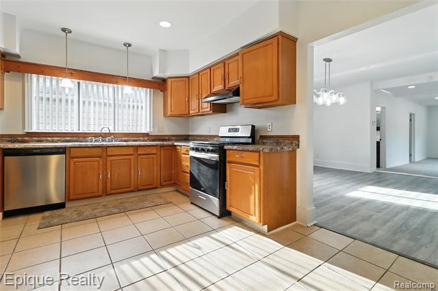 Builiding view twelve for 414 Oak, Ypsilanti, MI. 48198