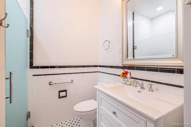 Builiding view eleven for 1725 Lincoln, Flint, MI. 48503