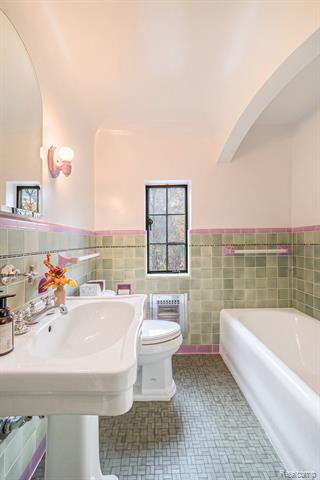 Builiding view fourteen for 1725 Lincoln, Flint, MI. 48503