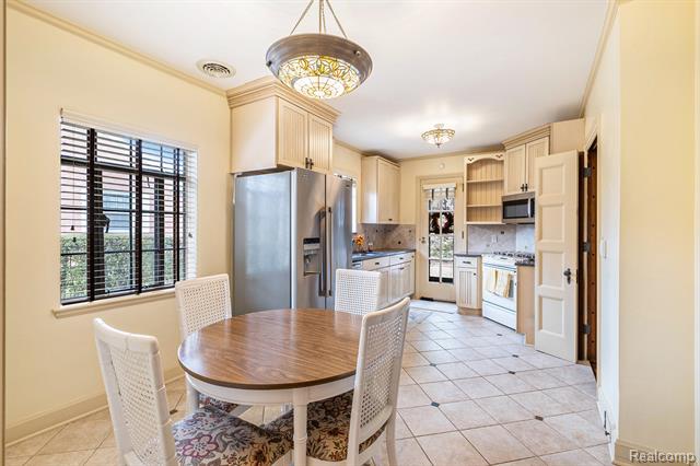 Builiding view nine for 1725 Lincoln, Flint, MI. 48503