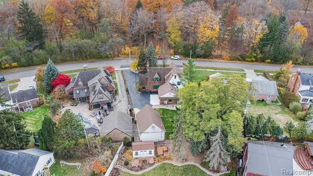 Builiding view thirty four for 1725 Lincoln, Flint, MI. 48503