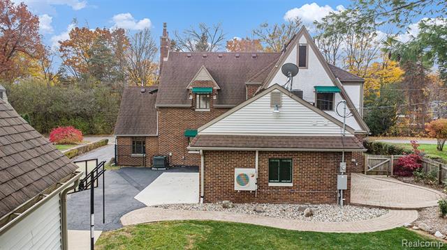 Builiding view thirty three for 1725 Lincoln, Flint, MI. 48503