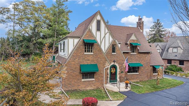 Builiding view thirty two for 1725 Lincoln, Flint, MI. 48503