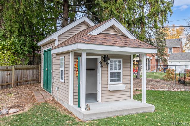 Builiding view thirty for 1725 Lincoln, Flint, MI. 48503