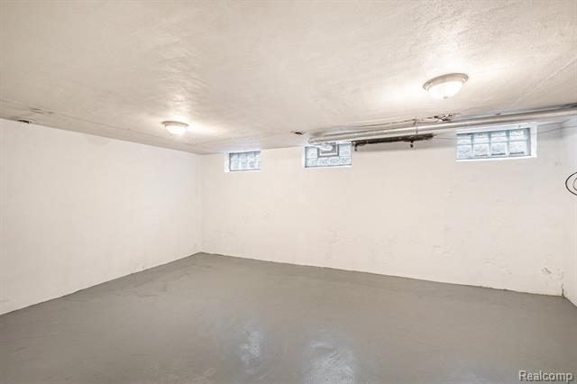 Builiding view twenty five for 1725 Lincoln, Flint, MI. 48503