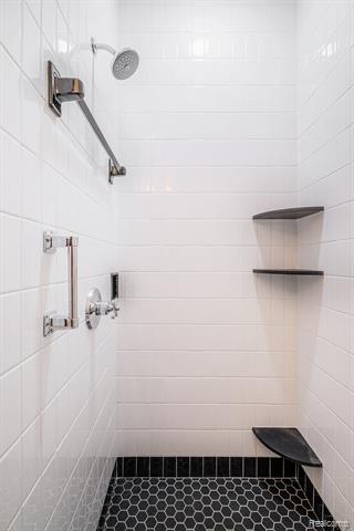 Builiding view twenty four for 1725 Lincoln, Flint, MI. 48503