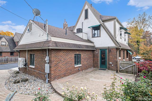 Builiding view twenty seven for 1725 Lincoln, Flint, MI. 48503