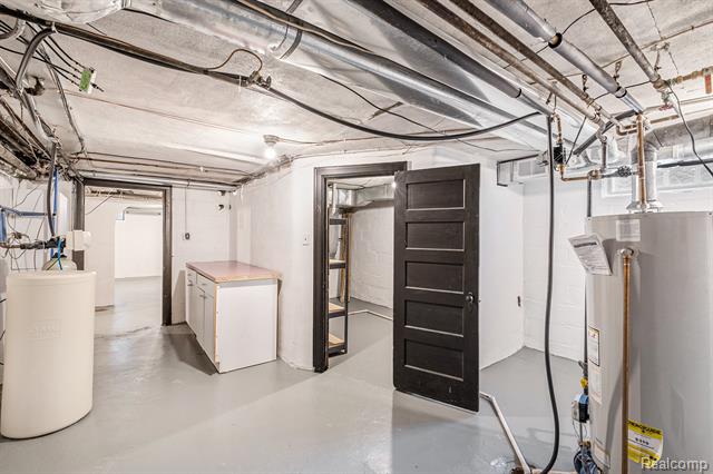 Builiding view twenty six for 1725 Lincoln, Flint, MI. 48503