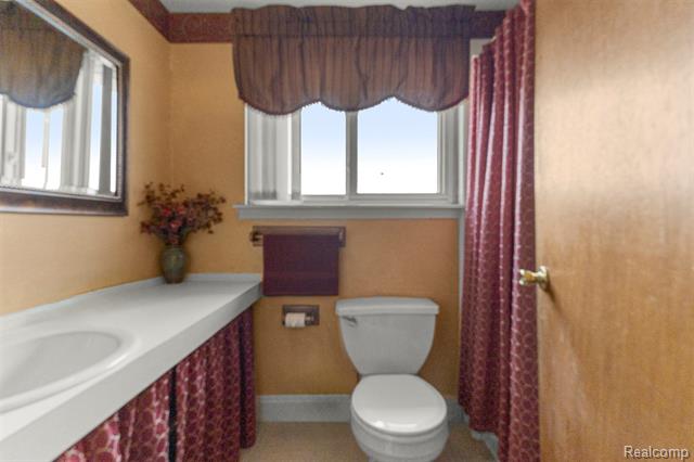 Builiding view eighteen for 29156 Manchester, Westland, MI. 48185
