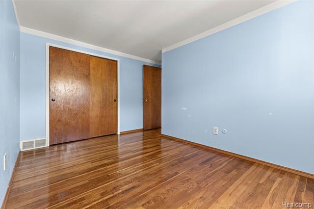 Builiding view fifteen for 29156 Manchester, Westland, MI. 48185