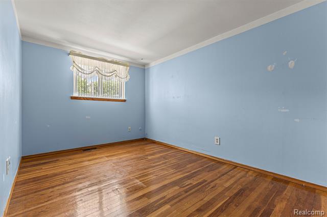 Builiding view fourteen for 29156 Manchester, Westland, MI. 48185