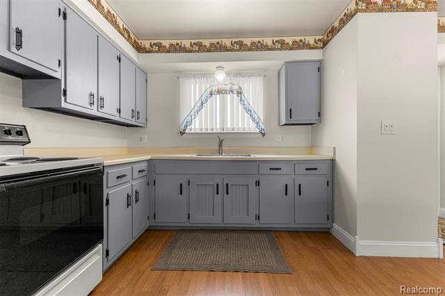 Builiding view six for 29156 Manchester, Westland, MI. 48185