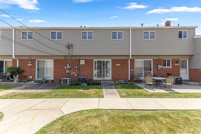 Builiding view twenty seven for 29156 Manchester, Westland, MI. 48185