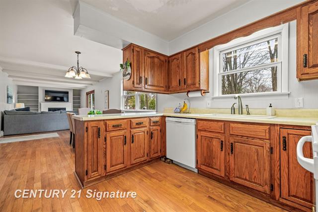 Builiding view nine for 5287 Weiss, Saginaw, MI. 48603