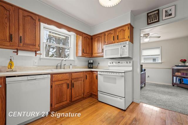 Builiding view ten for 5287 Weiss, Saginaw, MI. 48603