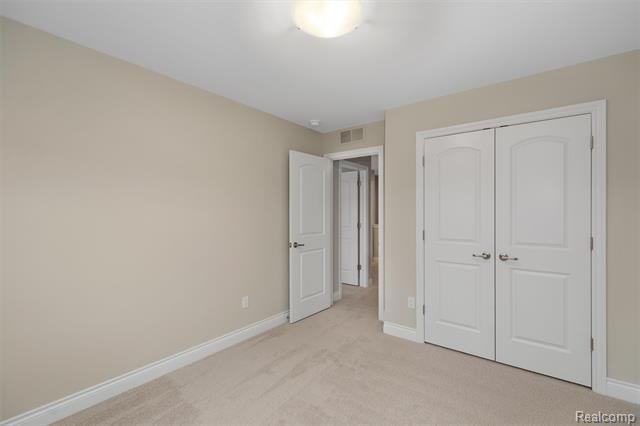 Builiding view eighteen for 807 Balmoral Ln, Troy, MI. 48085