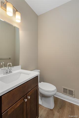 Builiding view eleven for 807 Balmoral Ln, Troy, MI. 48085