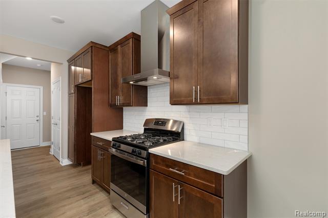 Builiding view four for 807 Balmoral Ln, Troy, MI. 48085