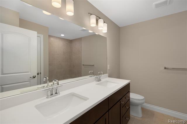 Builiding view nineteen for 807 Balmoral Ln, Troy, MI. 48085