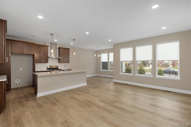 Builiding view seven for 807 Balmoral Ln, Troy, MI. 48085