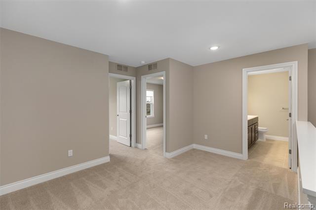 Builiding view thirteen for 807 Balmoral Ln, Troy, MI. 48085