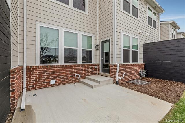 Builiding view thirty one for 807 Balmoral Ln, Troy, MI. 48085