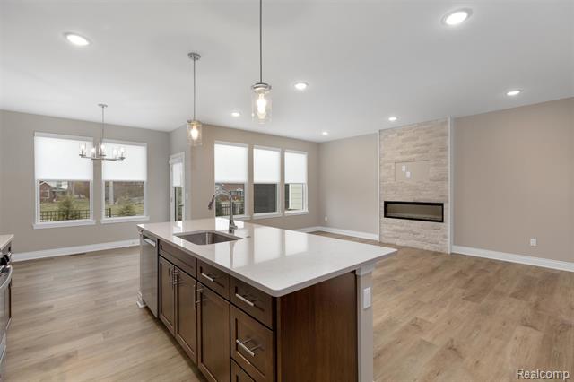 Builiding view three for 807 Balmoral Ln, Troy, MI. 48085