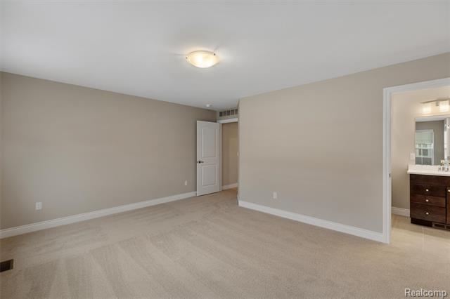 Builiding view twenty four for 807 Balmoral Ln, Troy, MI. 48085