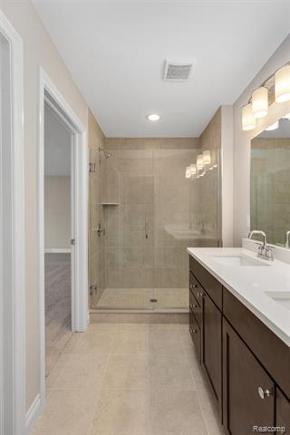 Builiding view twenty six for 807 Balmoral Ln, Troy, MI. 48085