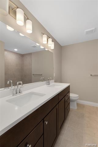 Builiding view twenty for 807 Balmoral Ln, Troy, MI. 48085