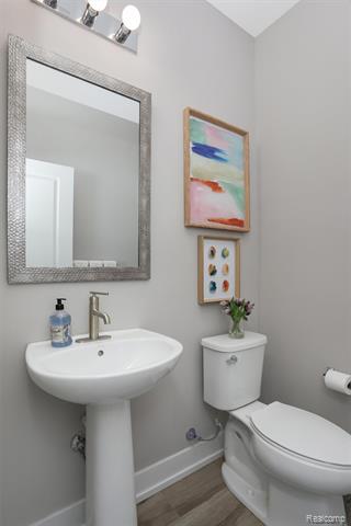 Builiding view seven for 822 Huntley Lane, Troy, MI. 48085