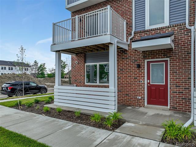 Builiding view two for 822 Huntley Lane, Troy, MI. 48085